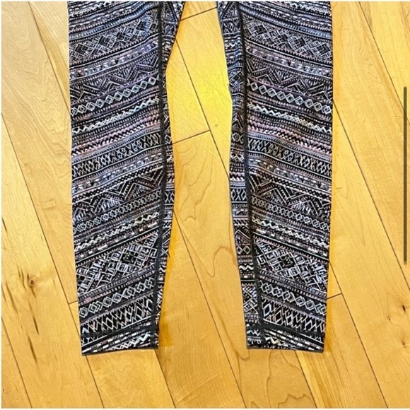 Lululemon Wunder Under High-Rise Tight Full-On Luxtreme 28" Tribal Pace six (6) - Picture 4 of 10